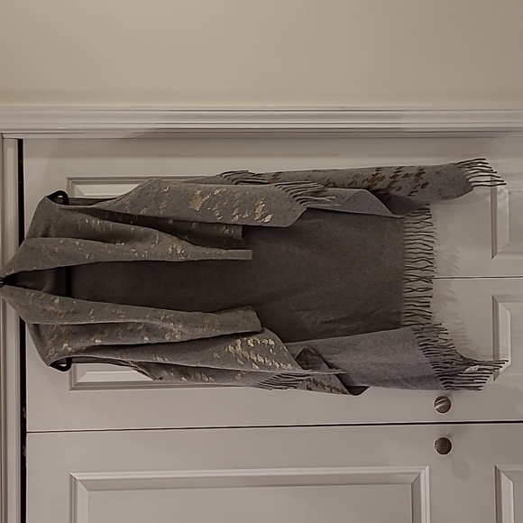 NWT 🆕️ Made in Italy Gray Wool Blend Fringed w/Metallic Accents Long Vest XL - Picture 1 of 8